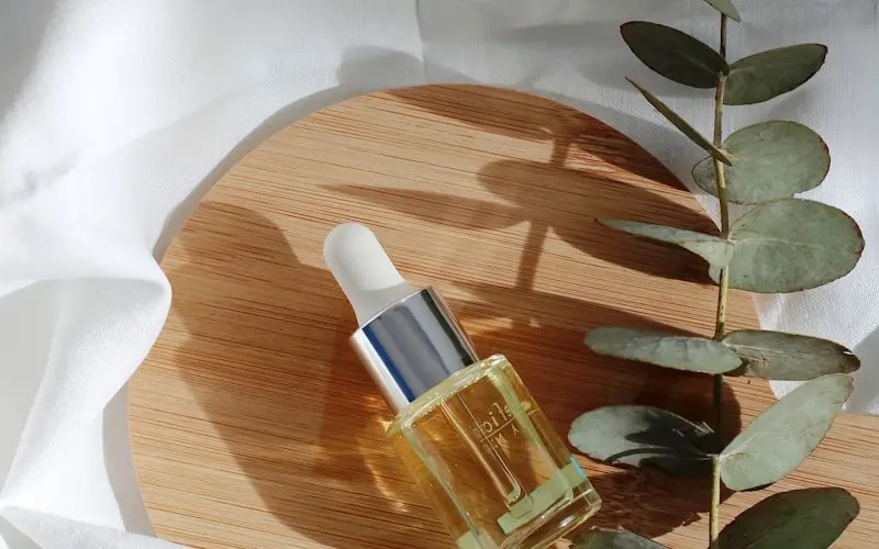 عطور الفيرمون: حقيقتها وتأثيرها العلمي